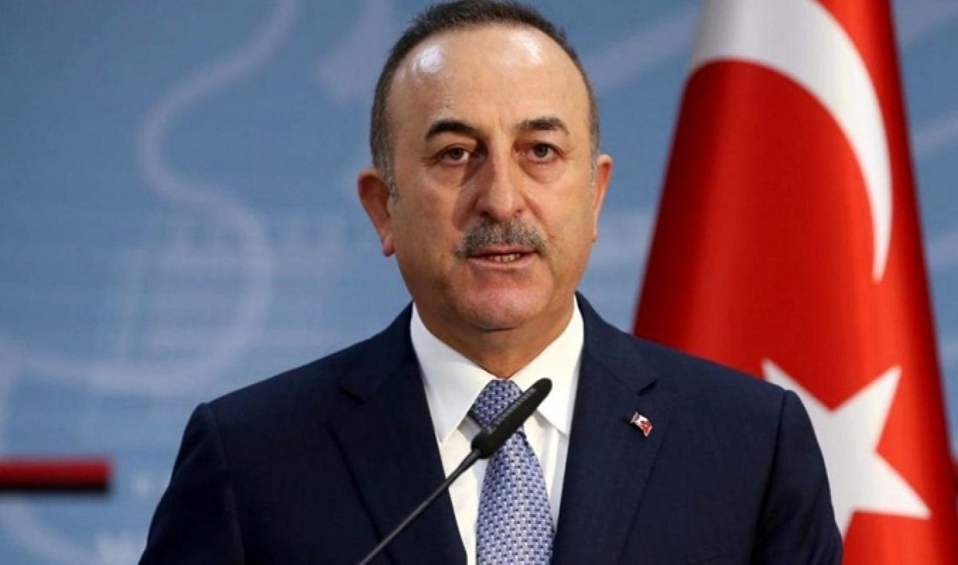 Bakan cavusoglundan macrona sert sozler