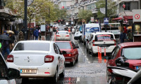 Istanbuldaki firtinada direkler devrildi araclar zarar gordu